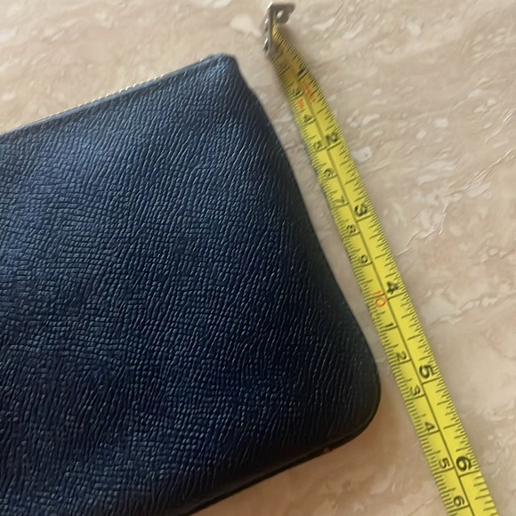 Coach LIKE NEW Wallet Wristlet 5” x 8”
Gold hardware - Picture 11 of 11